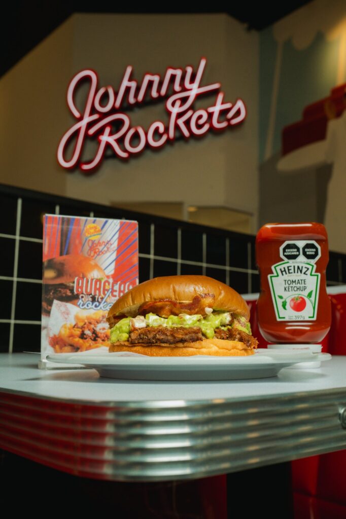 Charola de burgers servidas